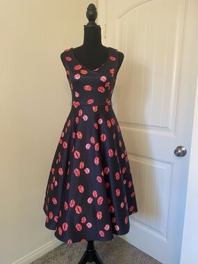 Popsy Black Midi Dress with Pink & Red Lip Print